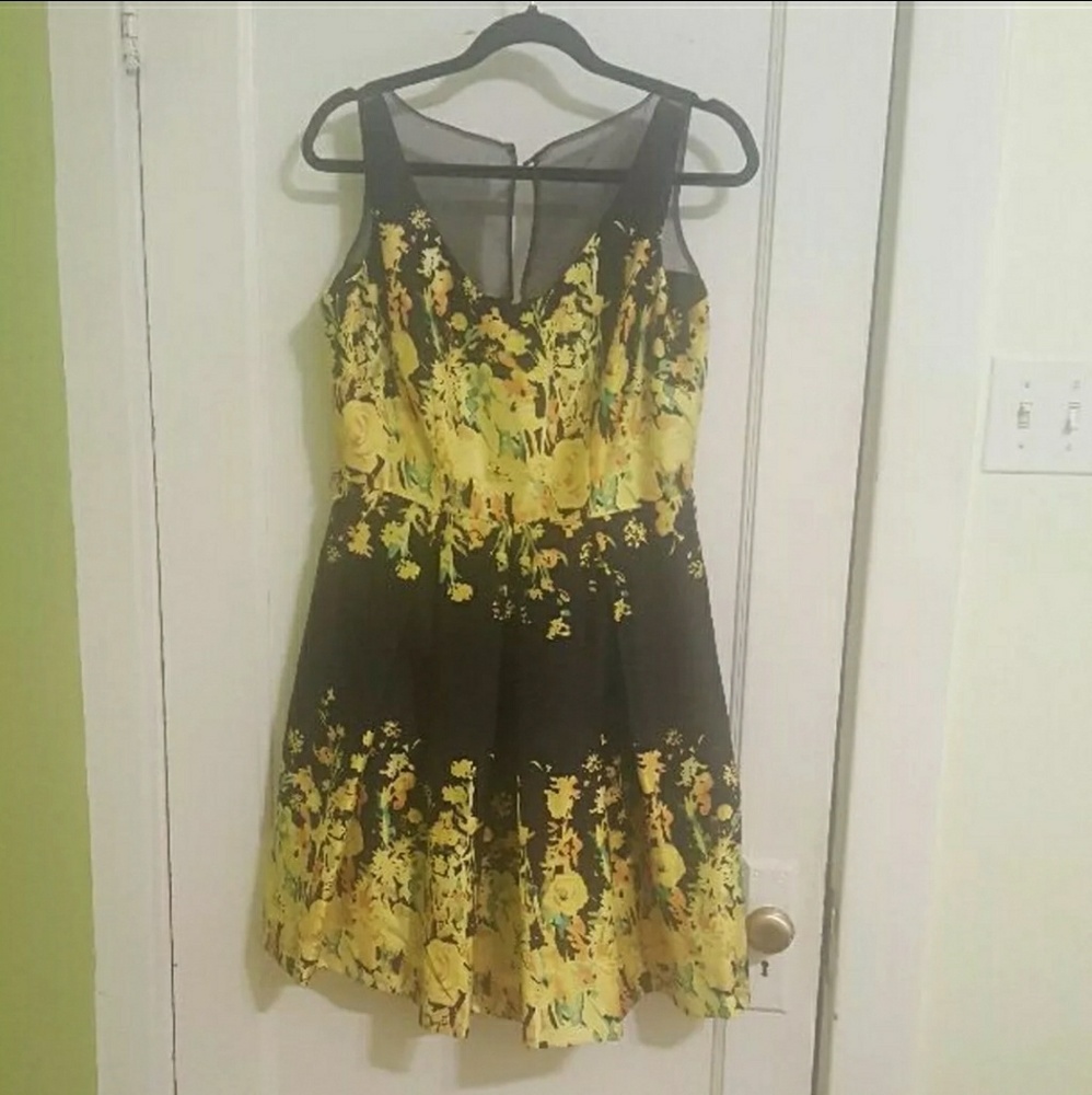 S Pinup-Style Black/Yellow Dress